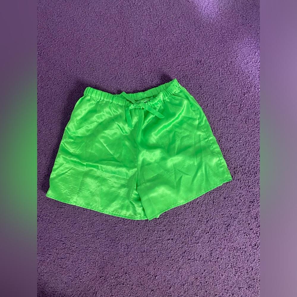🌷Green silk pj shorts size L (10-12)